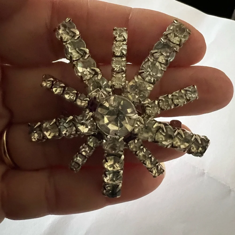 Vintage Sparkling Rhinestone Starburst Brooch